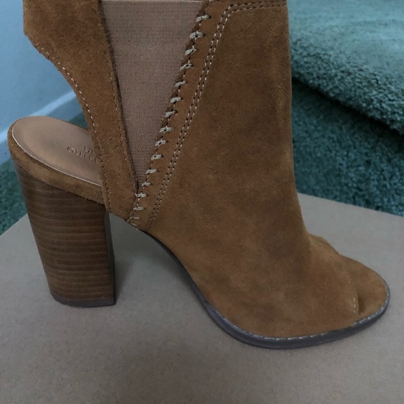 Urban Outfitters Tan Suede Chelsea Heel - Picture 3 of 5